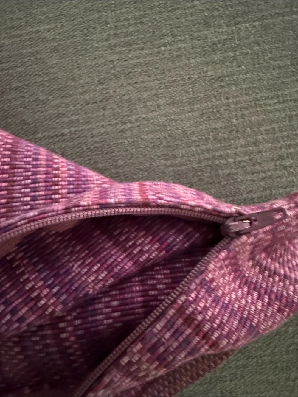 CRATE & BARREL Maddox woven plum 20